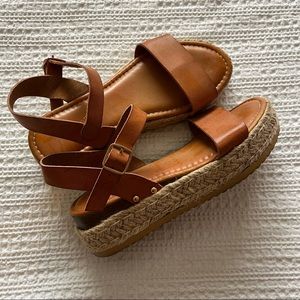Tan Brown Strap Platform espadrilles
Size 6 1/2